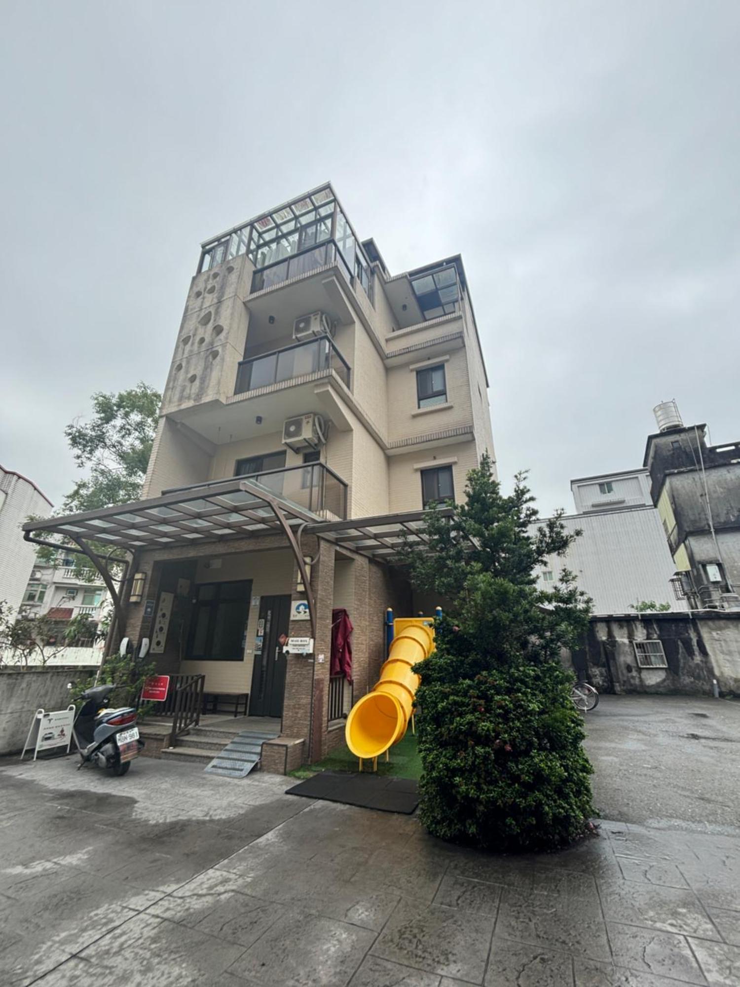 充電樁 羅東木村電梯民宿luodong Tree Bnb 雲朵朵二館 近週三清溝 免費洗衣機 烘衣機 星巴克咖啡豆 國旅卡特約店 Экстерьер фото